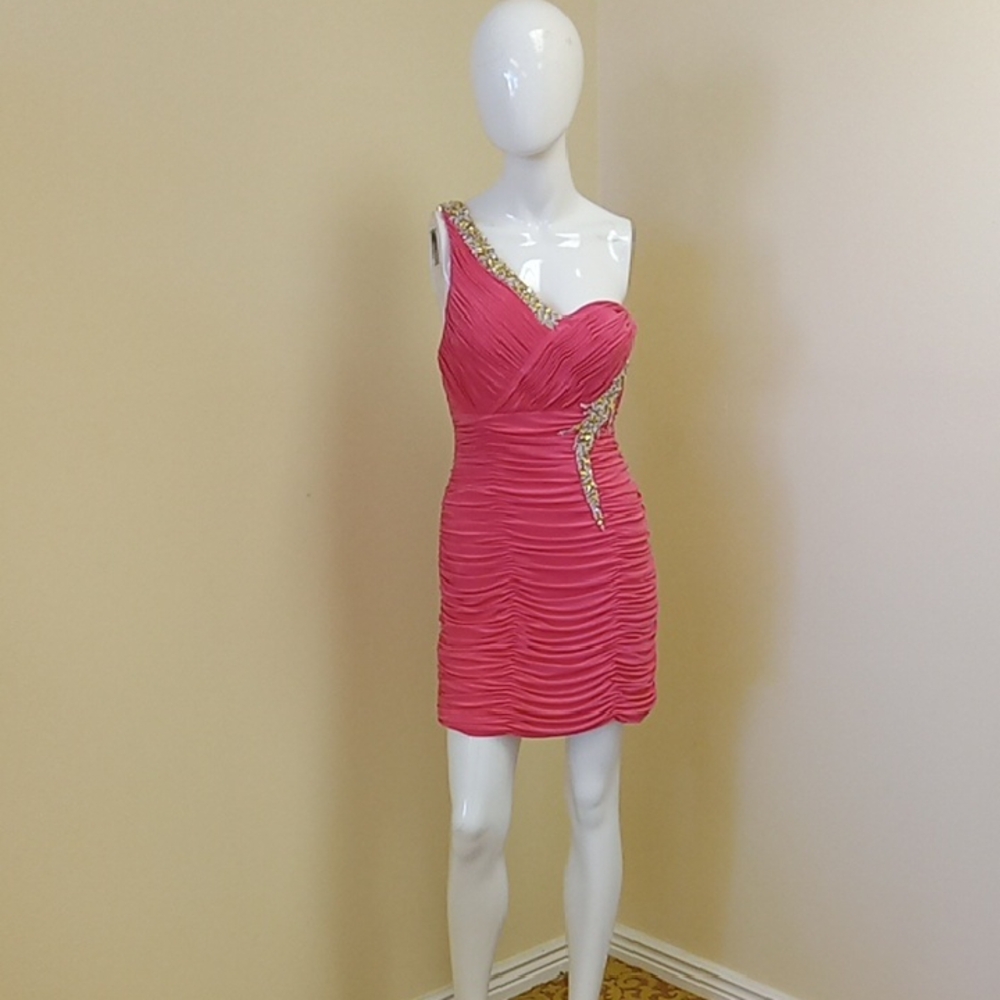 Fame Size 6 One-Shoulder Homecoming Dress
